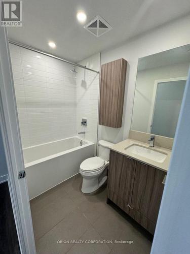 703 - 4130 Parkside Village Drive, Mississauga, ON - Indoor Photo Showing Bathroom