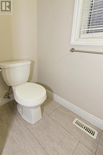 437 Tansbury Street, London, ON - Indoor Photo Showing Bathroom