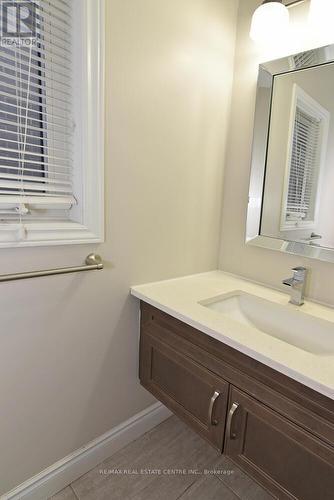 437 Tansbury Street, London, ON - Indoor Photo Showing Bathroom