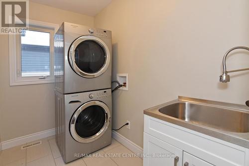 437 Tansbury Street, London, ON - Indoor Photo Showing Laundry Room