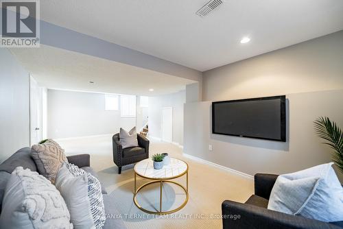 9 Burgundy Court, Whitby, ON - Indoor Photo Showing Living Room