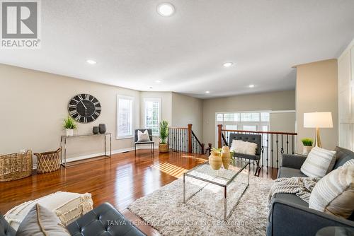 9 Burgundy Court, Whitby, ON - Indoor Photo Showing Living Room