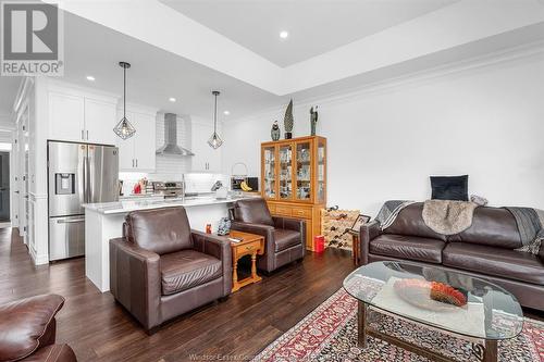 445 Brunmar Crescent, Lakeshore, ON - Indoor Photo Showing Living Room