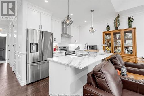 445 Brunmar Crescent, Lakeshore, ON - Indoor Photo Showing Kitchen With Upgraded Kitchen