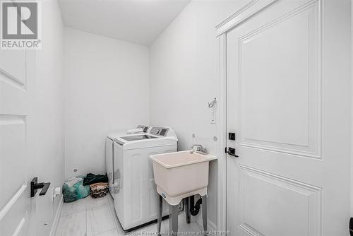 445 Brunmar Crescent, Lakeshore, ON - Indoor Photo Showing Laundry Room