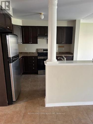 4867 Verdi Street, Burlington, ON - Indoor Photo Showing Kitchen