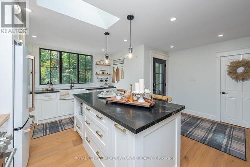 27 Tweedle Street, Halton Hills, ON - Indoor Photo Showing Kitchen With Upgraded Kitchen