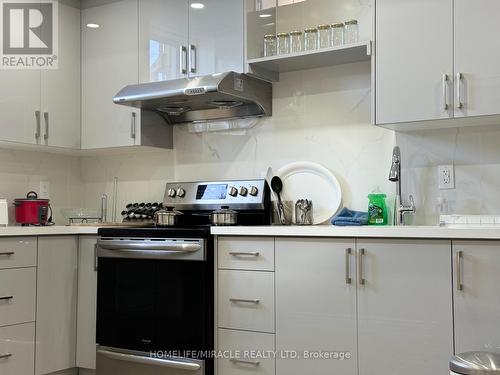 84 Bermondsey Way, Brampton, ON - Indoor Photo Showing Kitchen With Upgraded Kitchen