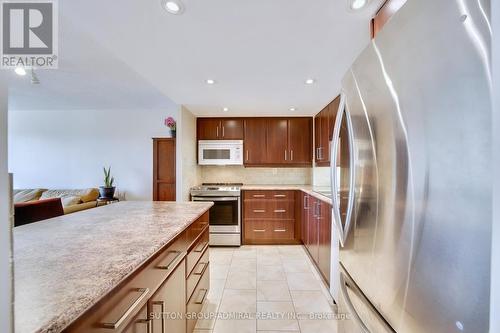 706 - 2091 Hurontario Street, Mississauga, ON - Indoor Photo Showing Kitchen