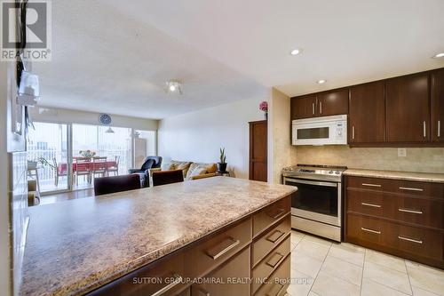 706 - 2091 Hurontario Street, Mississauga, ON - Indoor Photo Showing Kitchen