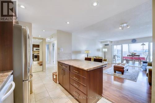 706 - 2091 Hurontario Street, Mississauga, ON - Indoor Photo Showing Kitchen