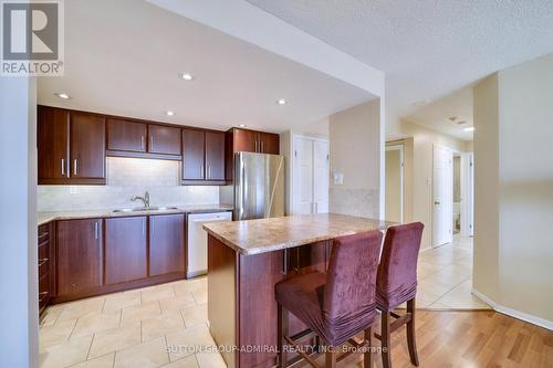 706 - 2091 Hurontario Street, Mississauga, ON - Indoor Photo Showing Kitchen