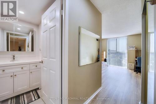 706 - 2091 Hurontario Street, Mississauga, ON - Indoor Photo Showing Bathroom