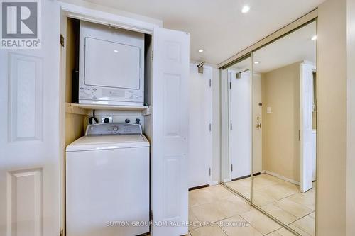 706 - 2091 Hurontario Street, Mississauga, ON - Indoor Photo Showing Laundry Room