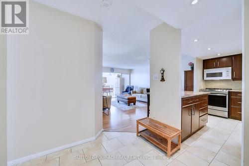 706 - 2091 Hurontario Street, Mississauga, ON - Indoor Photo Showing Kitchen