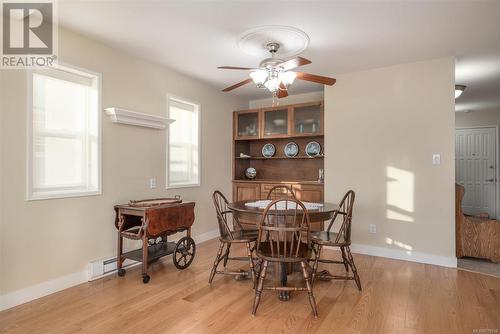 Dining space with light hardwood / wood-style flooring and ceiling fan - 101 145 Newcastle Ave, Nanaimo, BC - Indoor Photo Showing Dining Room