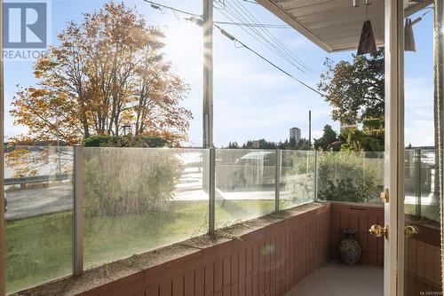 great place to sit - 101 145 Newcastle Ave, Nanaimo, BC - Outdoor