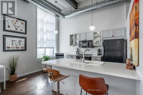 101 - 11 Rebecca Street, Hamilton, ON - Indoor Photo Showing Kitchen