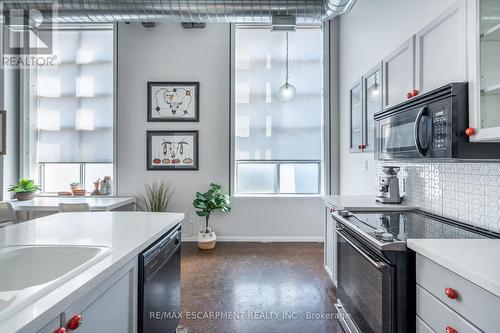 101 - 11 Rebecca Street, Hamilton, ON - Indoor Photo Showing Kitchen