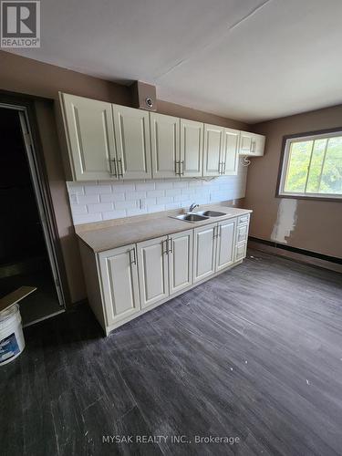 4118 Main Street, Niagara Falls, ON - Indoor Photo Showing Kitchen With Double Sink