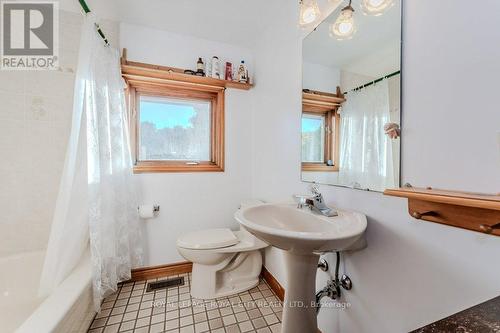 5822 2Nd Line, Erin, ON - Indoor Photo Showing Bathroom