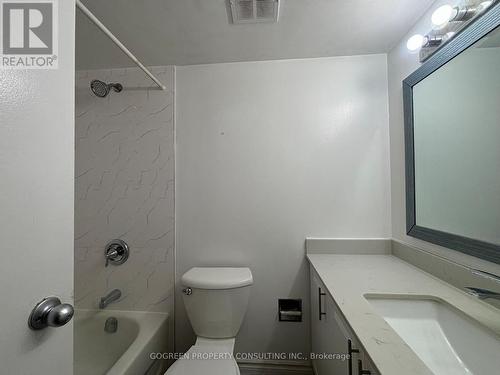 608 - 200 Robert Speck Parkway, Mississauga, ON - Indoor Photo Showing Bathroom