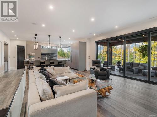 2655 Steve Ellis Rd, Nanaimo, BC - Indoor Photo Showing Living Room