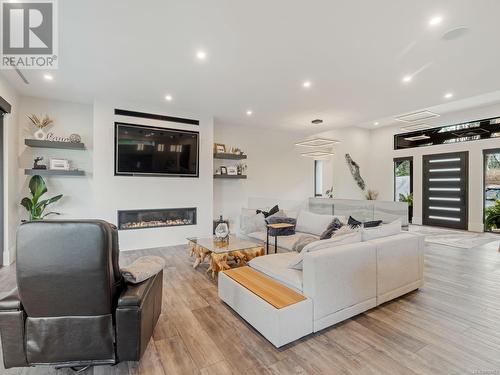 2655 Steve Ellis Rd, Nanaimo, BC - Indoor Photo Showing Living Room With Fireplace