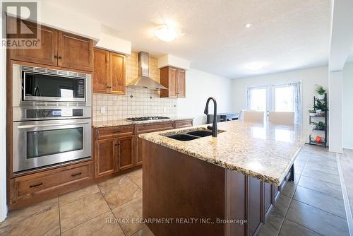 8 Oakes Court, Guelph, ON - Indoor Photo Showing Kitchen With Double Sink With Upgraded Kitchen