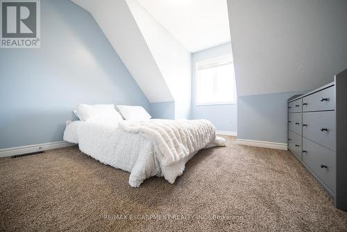 8 Oakes Court, Guelph, ON - Indoor Photo Showing Bedroom