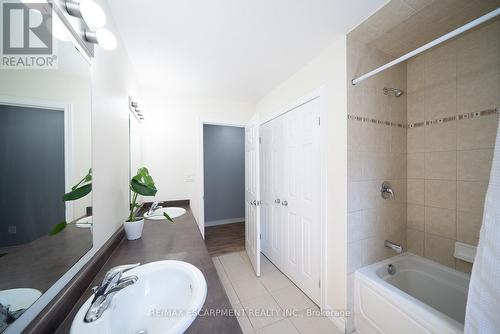 8 Oakes Court, Guelph, ON - Indoor Photo Showing Bathroom