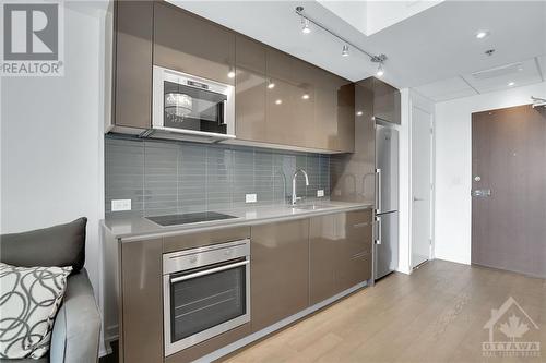 199 Slater Street Unit#1503, Ottawa, ON - Indoor Photo Showing Kitchen With Upgraded Kitchen