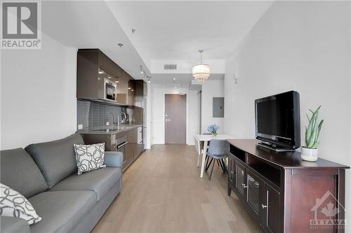 199 Slater Street Unit#1503, Ottawa, ON - Indoor Photo Showing Living Room