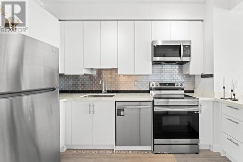 1201 - 30 Canterbury Place, Toronto, ON - Indoor Photo Showing Kitchen With Upgraded Kitchen