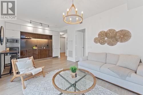 4103 - 10 York Street, Toronto, ON - Indoor Photo Showing Living Room