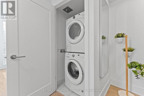 4103 - 10 York Street, Toronto, ON - Indoor Photo Showing Laundry Room