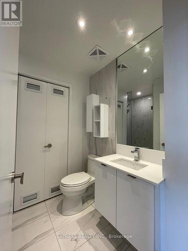 1813 - 195 Redpath Avenue, Toronto, ON - Indoor Photo Showing Bathroom