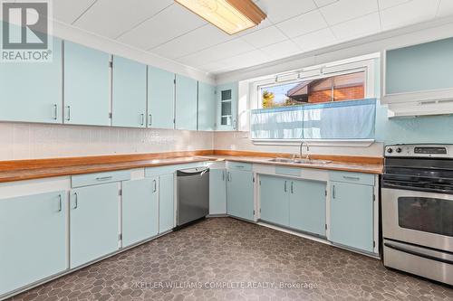 15 Hayes Homestead, St. Catharines, ON - Indoor Photo Showing Kitchen With Double Sink