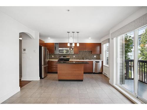 25 15833 26 Avenue, Surrey, BC - Indoor Photo Showing Kitchen