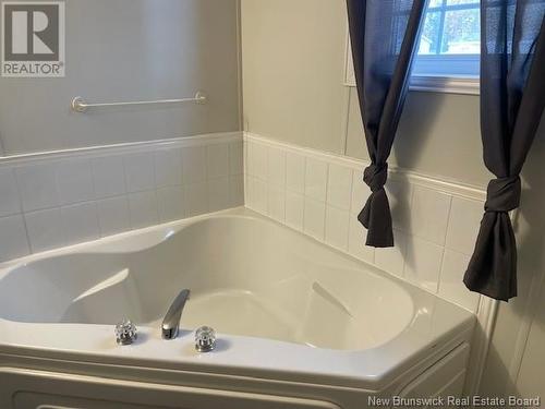 615 Champlain Street, Shediac, NB - Indoor Photo Showing Bathroom