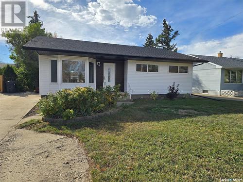 226 Douglas Road, Weyburn, SK - Outdoor