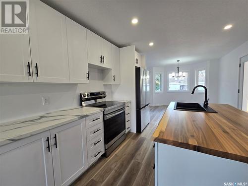 226 Douglas Road, Weyburn, SK - Indoor Photo Showing Kitchen With Double Sink With Upgraded Kitchen