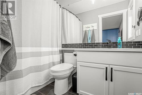 125 Ewles Place, Martensville, SK - Indoor Photo Showing Bathroom