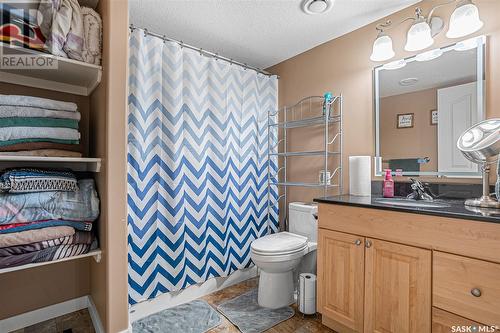 125 Ewles Place, Martensville, SK - Indoor Photo Showing Bathroom