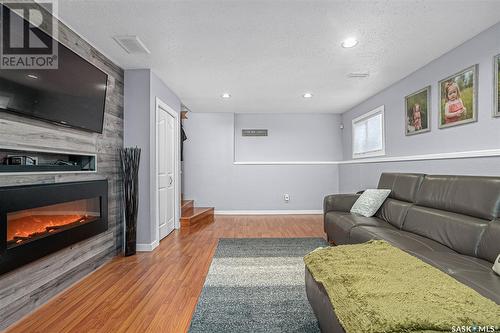 407 Armstrong Crescent, Saskatoon, SK - Indoor Photo Showing Living Room With Fireplace