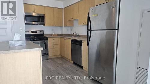 1805 - 215 Queen Street E, Brampton, ON - Indoor Photo Showing Kitchen