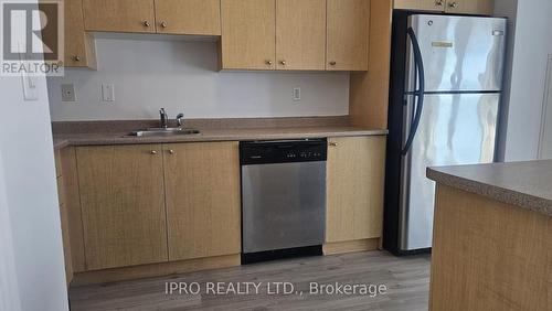 1805 - 215 Queen Street E, Brampton, ON - Indoor Photo Showing Kitchen