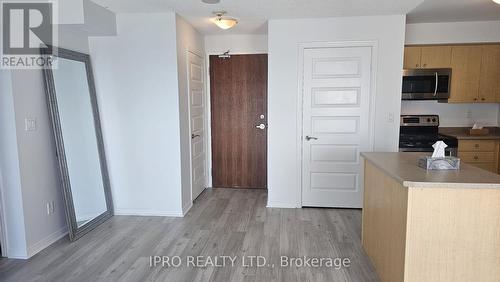 1805 - 215 Queen Street E, Brampton, ON - Indoor Photo Showing Kitchen