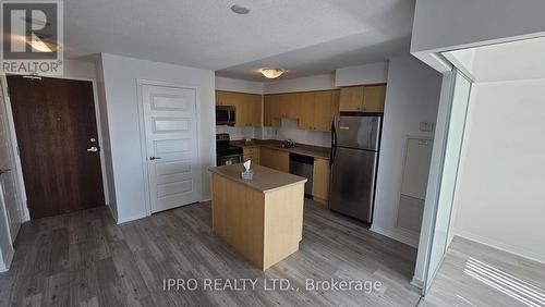 1805 - 215 Queen Street E, Brampton, ON - Indoor Photo Showing Kitchen