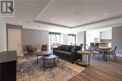 604 - 610 Farmstead Drive, Milton, ON - Indoor Photo Showing Living Room